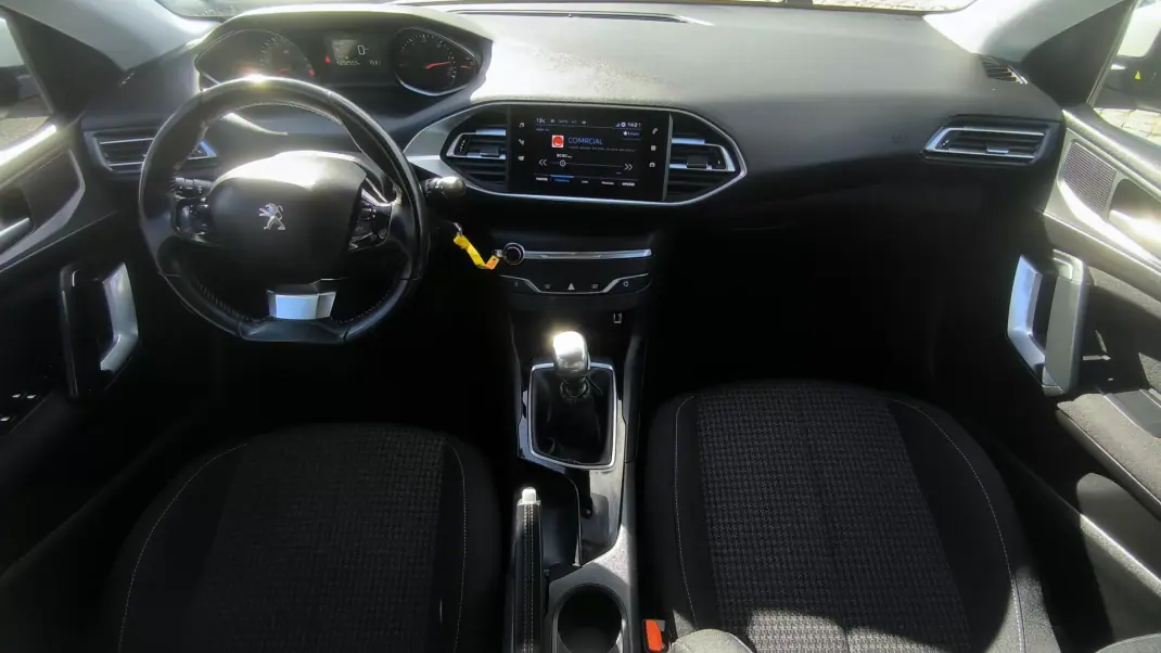 Peugeot 308 2019 - 11950 EUR, 92533 km - AUTO.MOTO.pt - 92533km - foto 8 de 8