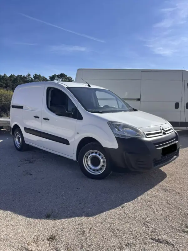 Citroën Berlingo berlingo 3 LUGARES 2016 Diesel — 235 000 km Citroën Berlingo berlingo 3 LUGARES 2016 Diesel