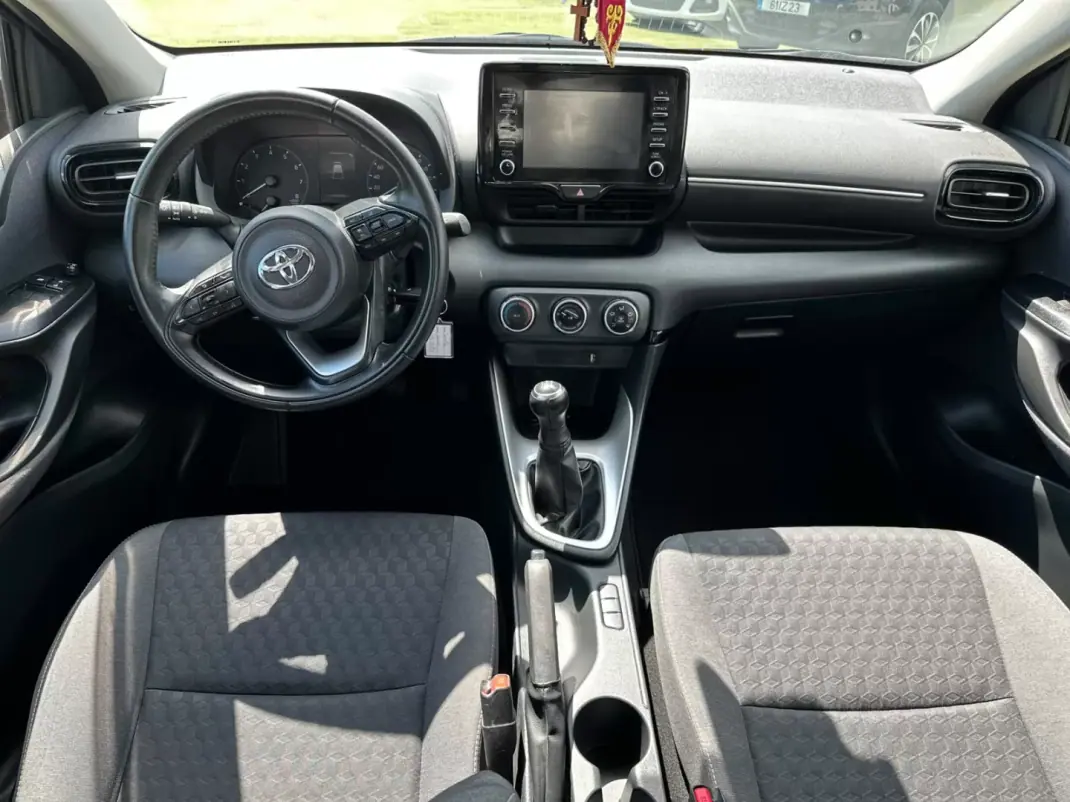 Toyota Yaris 2023 - 19990 EUR, 13981 km - 13981km - foto 15 de 16