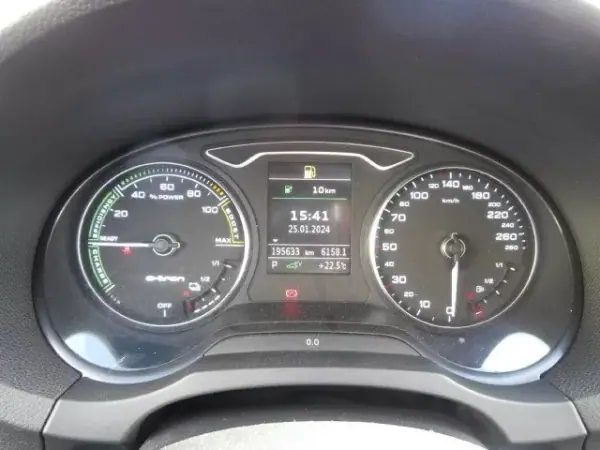 Audi A3 Sportback 2015 - 17500 EUR, 195633 km - AUTO.MOTO.pt - 195633km - foto 23 de 41