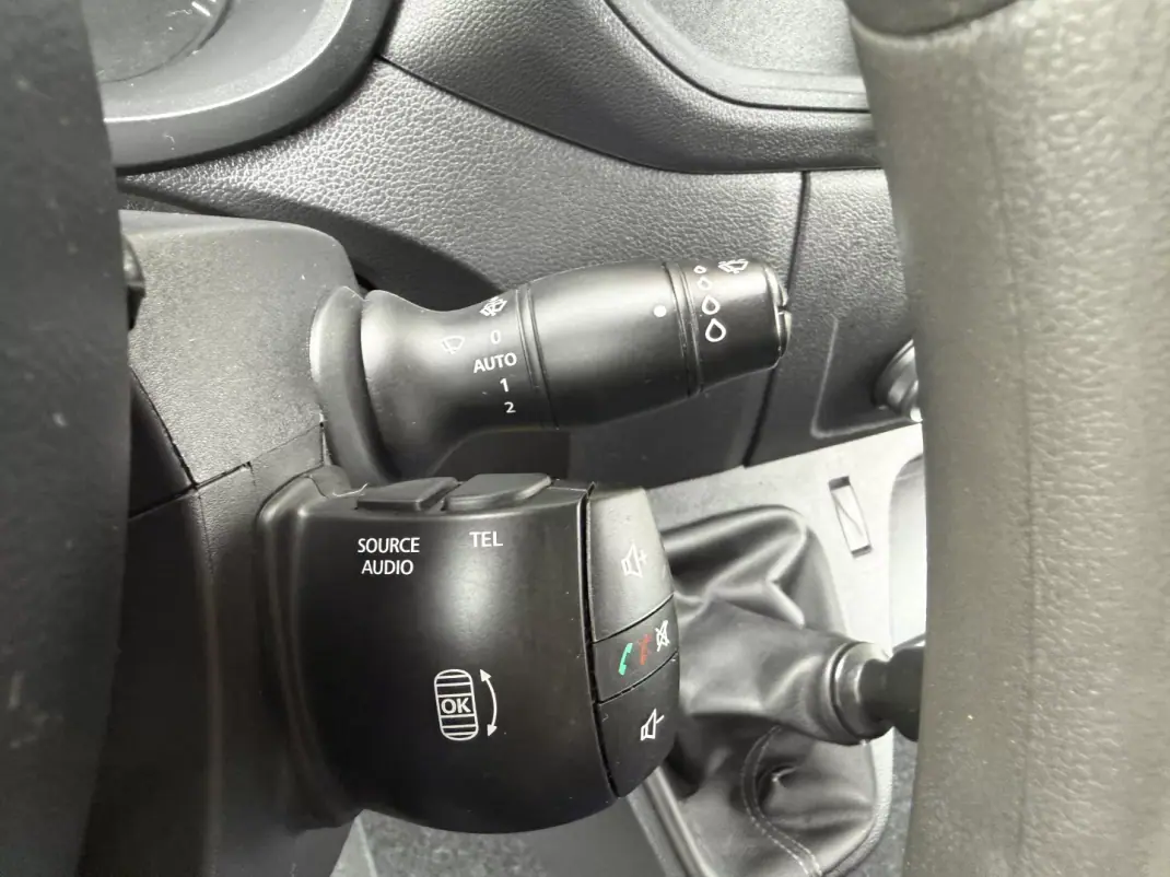 Renault Master 2.3 Dci L3 3.5T 135 cv C.Dupla 2021 - 26750 EUR, 84000 km - AUTO.MOTO.pt - 84000km - foto 18 de 31