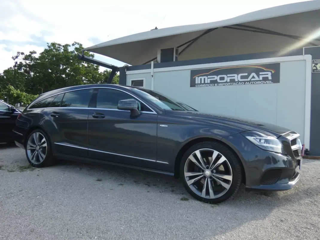 Mercedes-Benz CLS 250 2015 - 22500 EUR, 278000 km - AUTO.MOTO.pt - 278000km - foto 1 de 42
