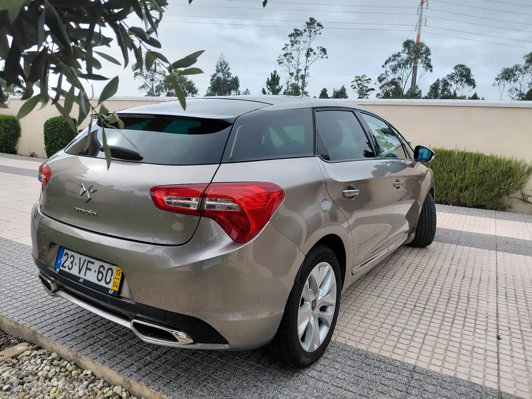 DS DS5 2013 - 8299 EUR, 254000 km - 254000km - foto 4 de 11