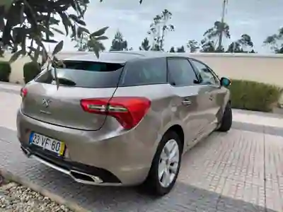 DS DS5 2013 - 8299 EUR, 254000 km - 254000km - foto 4 de 11