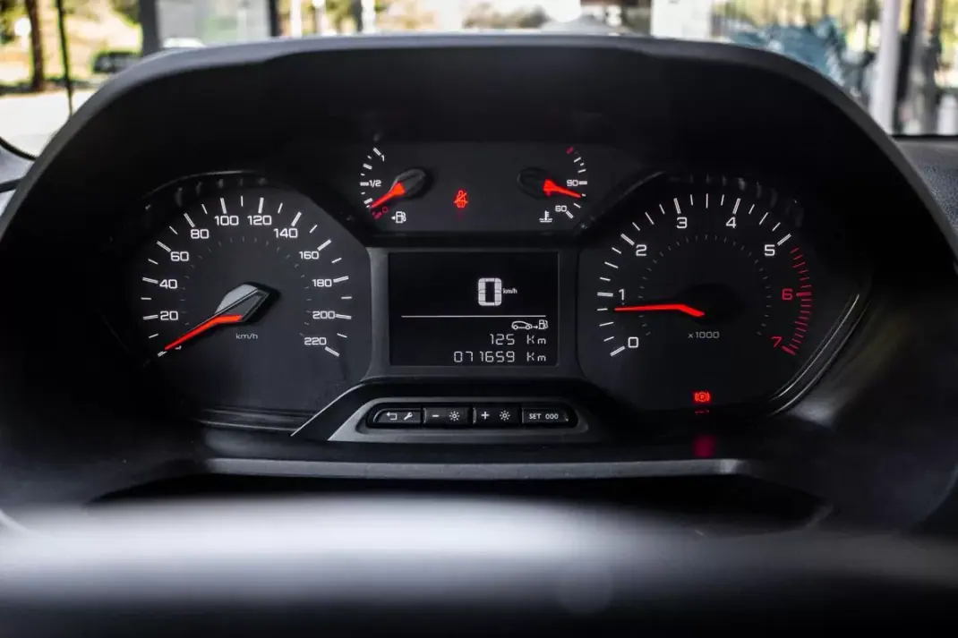 Peugeot Partner 1.5 Blue HDI 100 S&S Premium 2021 - 12990 EUR, 71659 km - AUTO.MOTO.pt - 71659km - foto 12 de 31