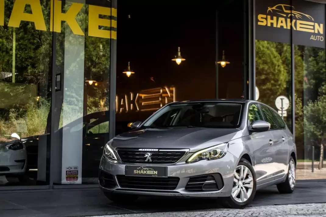 Peugeot 308 SW 2019 - 8250 EUR, 315740 km - AUTO.MOTO.pt - 315740km - foto 1 de 37