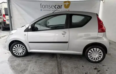 Peugeot 107 2008 - 7990 EUR, 77532 km - AUTO.MOTO.pt - 77532km - foto 3 de 12