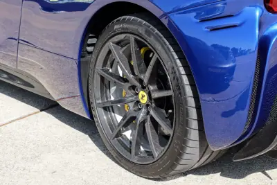 Ferrari SF90 2021 - 685000 EUR, 858 km - AUTO.MOTO.pt - 858km - foto 5 de 13