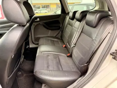 Ford Focus SW 2010 - 7990 EUR, 256850 km - AUTO.MOTO.pt - 256850km - foto 7 de 8