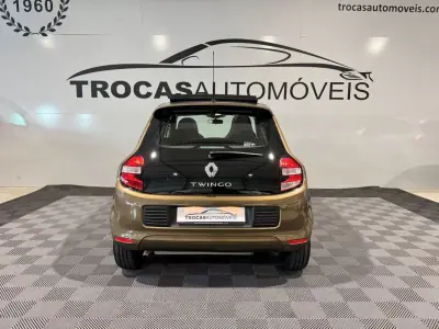 Renault Twingo 2015 - 7900 EUR, 124650 km - AUTO.MOTO.pt - 124650km - foto 30 de 42