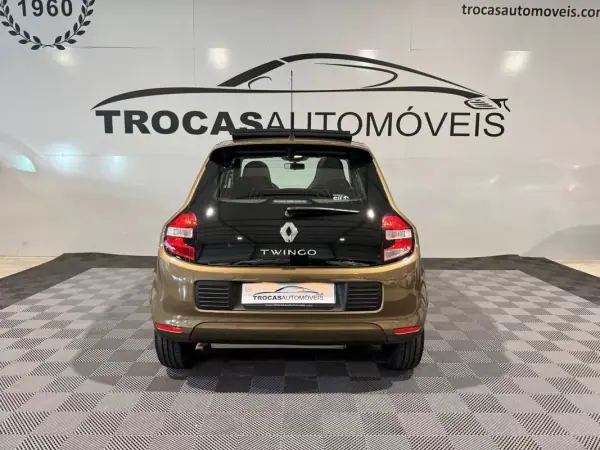 Renault Twingo 2015 - 7900 EUR, 124650 km - AUTO.MOTO.pt - 124650km - foto 30 de 42
