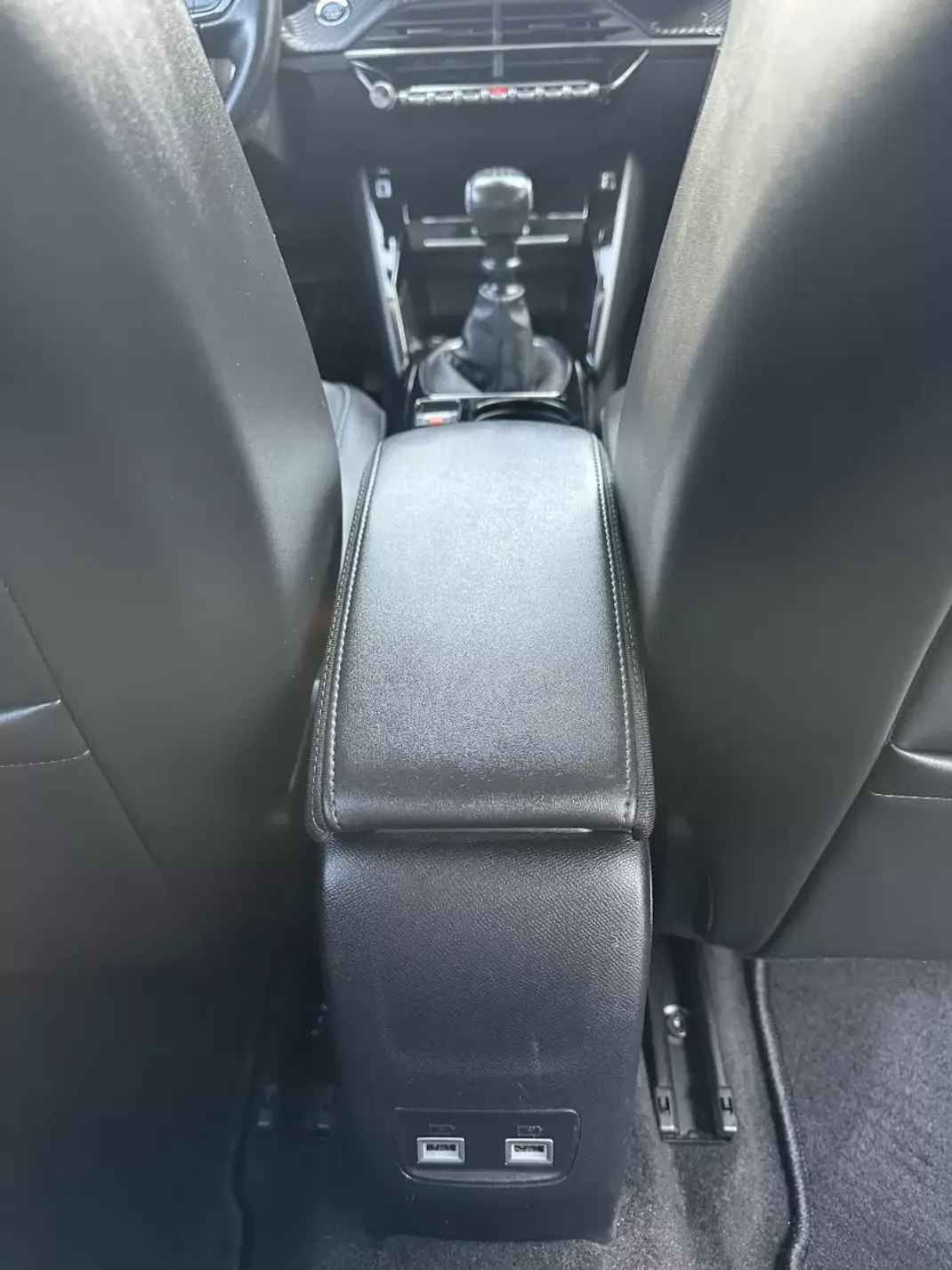 Peugeot 2008 2021 - 14900 EUR, 160000 km - 160000km - foto 59 de 66