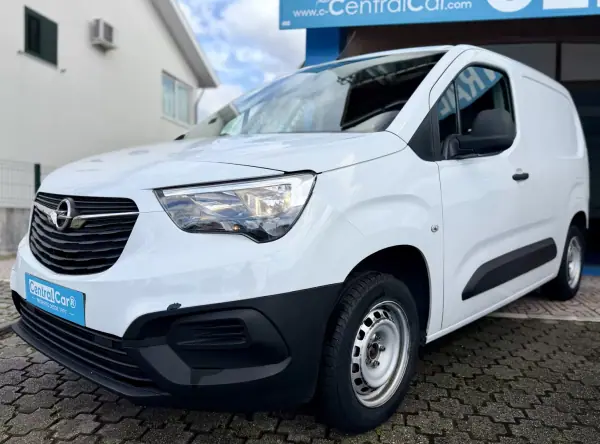 Opel COMBO 2023 - 15950 EUR, 82000 km - AUTO.MOTO.pt - 82000km - foto 5 de 24
