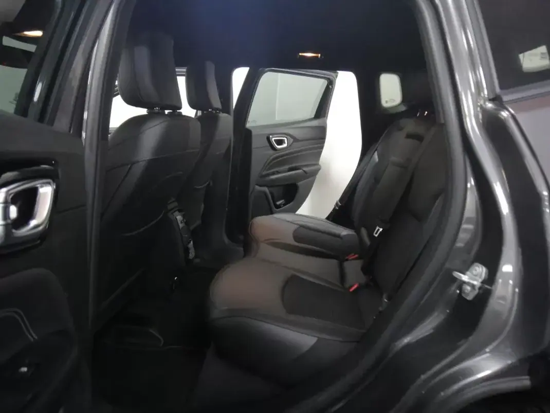 Jeep Compass 2021 - 20900 EUR, 100000 km - AUTO.MOTO.pt - 100000km - foto 16 de 40