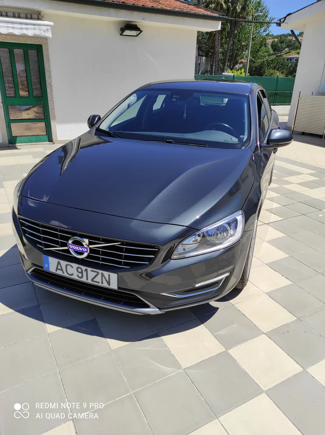 Volvo V60 2015 - 12500 EUR, 175000 km - AUTO.MOTO.pt - 175000km - foto 8 de 13