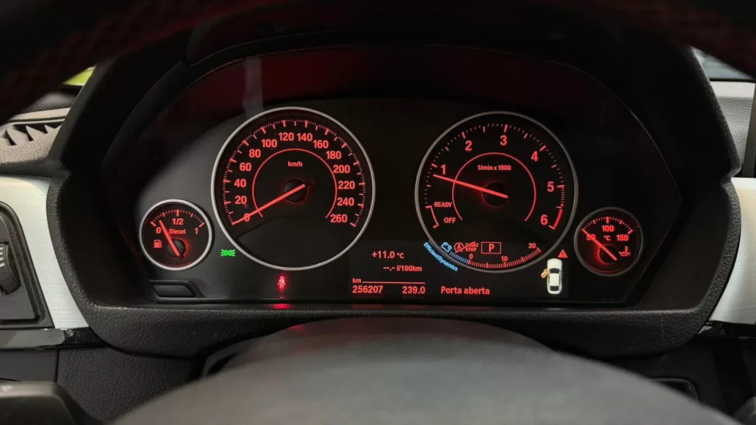 BMW 420 Gran Coupé 2016 - 17990 EUR, 256207 km - AUTO.MOTO.pt - 256207km - foto 13 de 26
