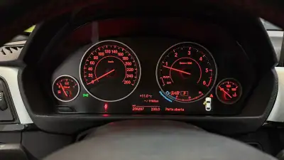 BMW 420 Gran Coupé 2016 - 17990 EUR, 256207 km - AUTO.MOTO.pt - 256207km - foto 13 de 26