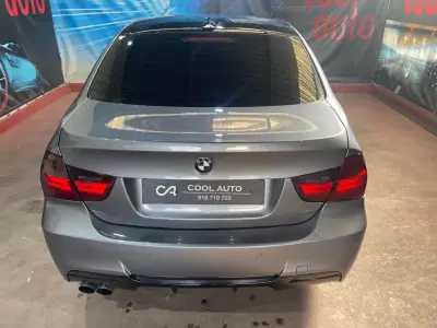 BMW 318 2010 - 10999 EUR, 181000 km - AUTO.MOTO.pt - 181000km - foto 14 de 46