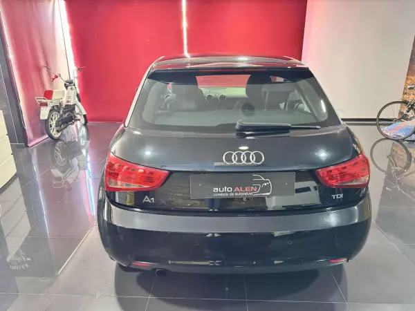 Audi A1 2014 - 12500 EUR, 194000 km - AUTO.MOTO.pt - 194000km - foto 7 de 17