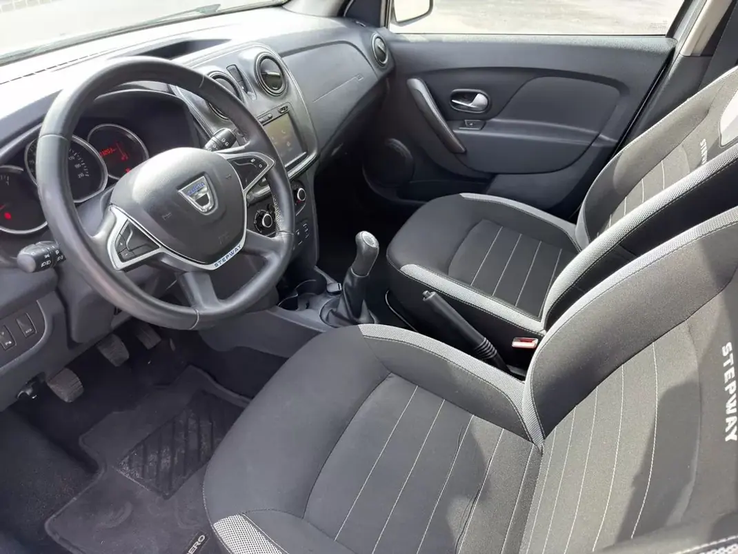 Dacia Sandero 2017 - 9900 EUR, 103200 km - AUTO.MOTO.pt - 103200km - foto 24 de 24