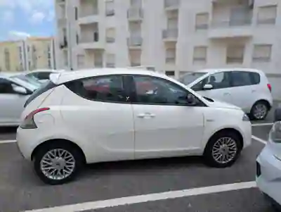Lancia Ypsilon 2015 - 6400 EUR, 149726 km - 149726km - foto 2 de 15
