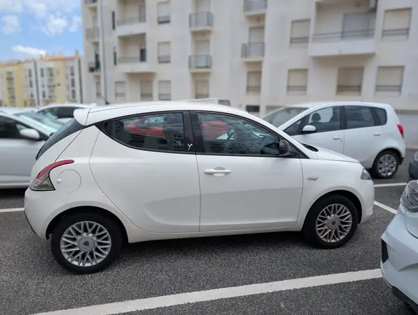 Lancia Ypsilon 2015 - 6400 EUR, 149726 km - 149726km - foto 2 de 15