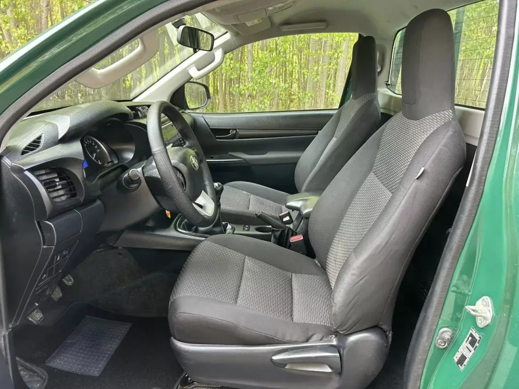 Toyota Hilux 4x4 2019 - 28500 EUR, 283000 km - AUTO.MOTO.pt - 283000km - foto 7 de 11