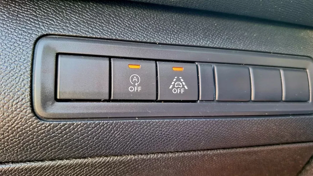 Peugeot 308 SW 2020 - 14500 EUR, 142000 km - AUTO.MOTO.pt - 142000km - foto 26 de 28