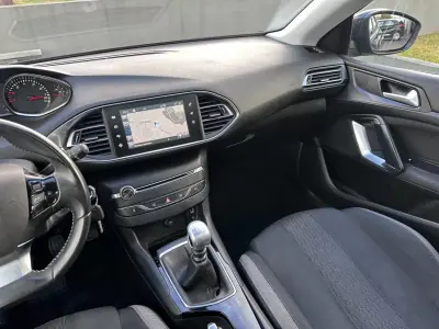 Peugeot 308 SW 2016 - 8900 EUR, 200000 km - AUTO.MOTO.pt - 200000km - foto 39 de 51