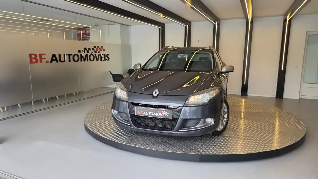 Renault Mégane Sport Tourer 2010 - 6900 EUR, 266834 km - AUTO.MOTO.pt - 266834km - foto 11 de 45
