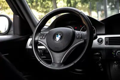 BMW 318 2009 - 8990 EUR, 251602 km - AUTO.MOTO.pt - 251602km - foto 28 de 32