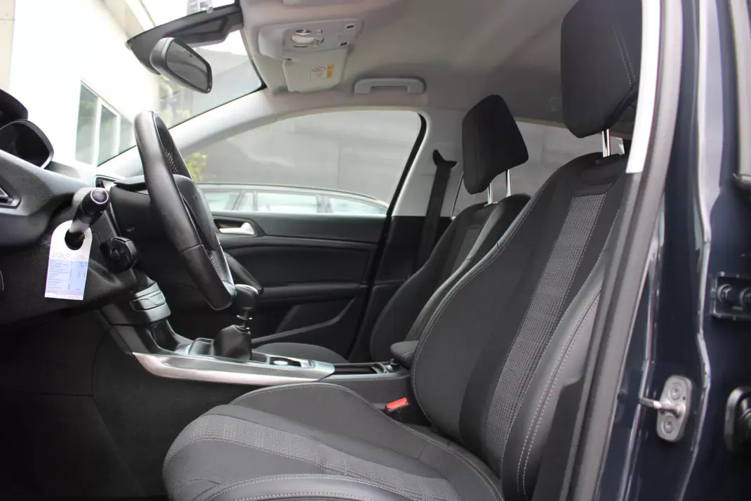 Peugeot 308 SW 2020 - 14990 EUR, 130000 km - AUTO.MOTO.pt - 130000km - foto 13 de 25