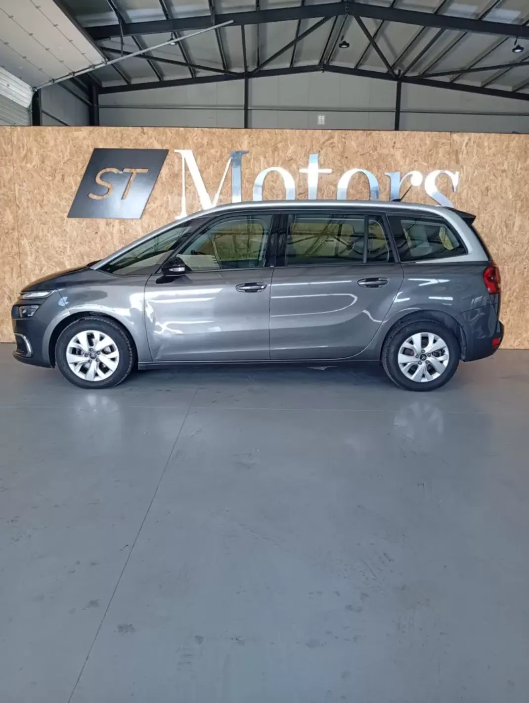 Citroën C4 Spacetourer 2021 - 18900 EUR, 81600 km - AUTO.MOTO.pt - 81600km - foto 6 de 20