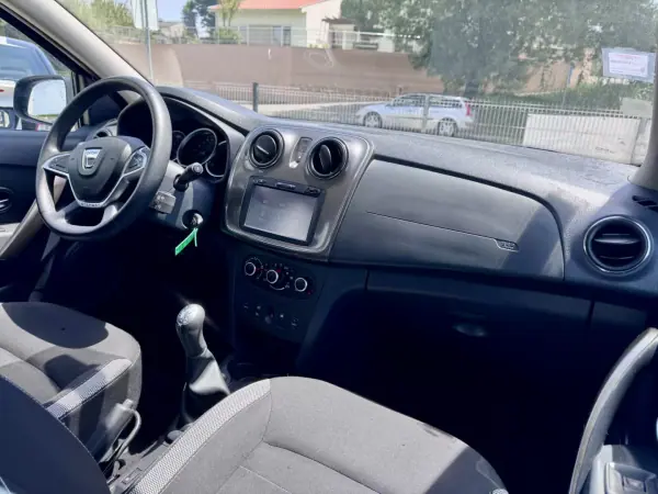 Dacia Sandero 2017 - 11500 EUR, 125170 km - AUTO.MOTO.pt - 125170km - foto 7 de 24
