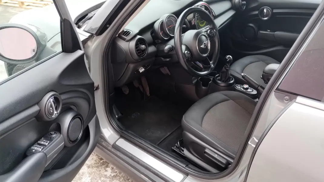 MINI 5 Portas 2016 - 8999 EUR, 224000 km - AUTO.MOTO.pt - 224000km - foto 10 de 32