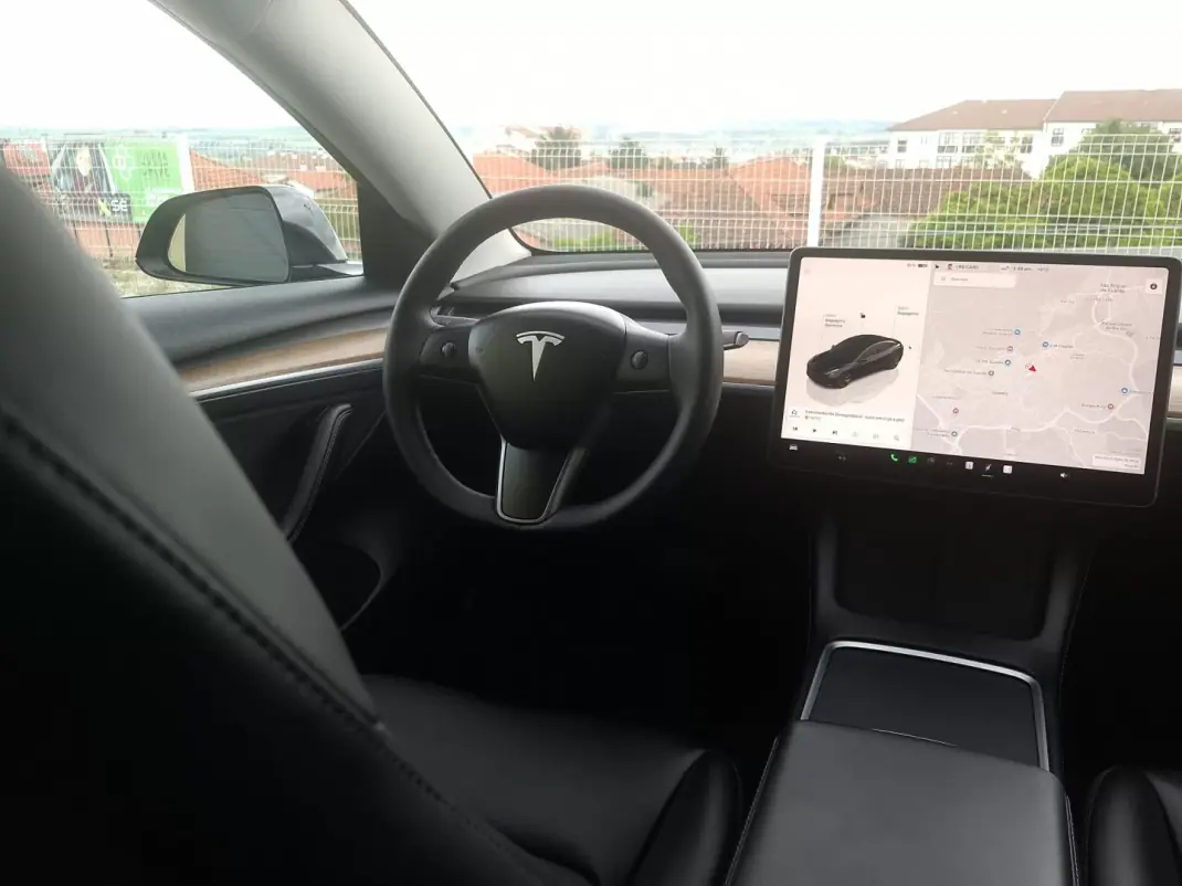 Tesla Model 3 2022 - 36490 EUR, 19253 km - AUTO.MOTO.pt - 19253km - foto 12 de 18