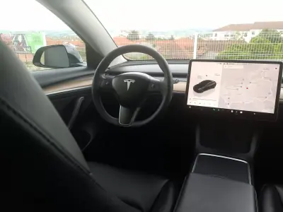 Tesla Model 3 2022 - 36490 EUR, 19253 km - AUTO.MOTO.pt - 19253km - foto 12 de 18