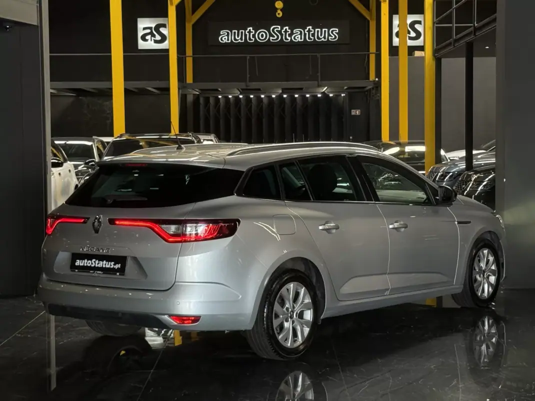 Renault Mégane 2021 - 13990 EUR, 174865 km - AUTO.MOTO.pt - 174865km - foto 10 de 27
