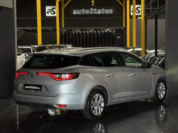 Renault Mégane 2021 - 13990 EUR, 174865 km - AUTO.MOTO.pt - 174865km - foto 10 de 27