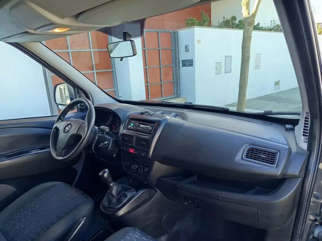 Opel Combo 2014 - 8490 EUR, 146000 km - AUTO.MOTO.pt - 146000km - foto 13 de 16