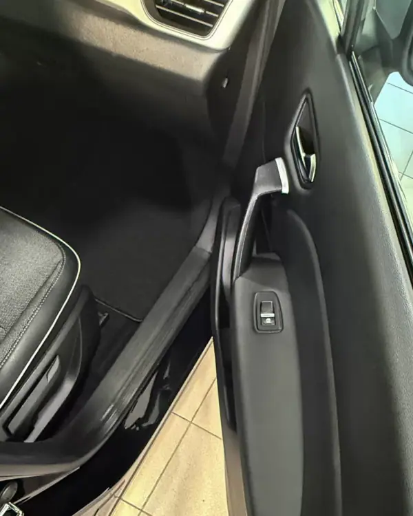 Renault Captur 2022 - 17900 EUR, 90718 km - AUTO.MOTO.pt - 90718km - foto 18 de 49