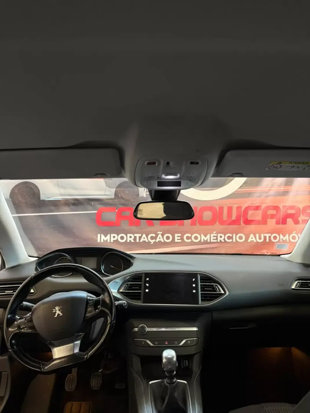 Peugeot 308 2018 - 10900 EUR, 132000 km - 132000km - foto 6 de 8