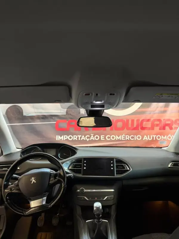 Peugeot 308 2018 - 10900 EUR, 132000 km - AUTO.MOTO.pt - 132000km - foto 6 de 8