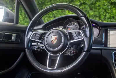 Porsche Panamera Sport Turismo 2017 - 61900 EUR, 160000 km - AUTO.MOTO.pt - 160000km - foto 13 de 22