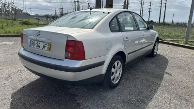 Volkswagen Passat 1997 - 1950 EUR, 208000 km - AUTO.MOTO.pt - 208000km - foto 7 de 12