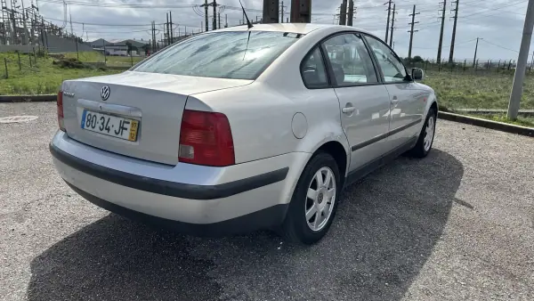 Volkswagen Passat 1997 - 1950 EUR, 208000 km - AUTO.MOTO.pt - 208000km - foto 7 de 12