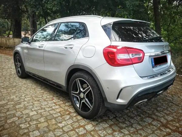 Mercedes-Benz GLA 180 2015 - 15250 EUR, 190000 km - AUTO.MOTO.pt - 190000km - foto 7 de 26