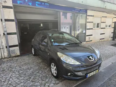 Peugeot 206 2011 - 4000 EUR, 254500 km - AUTO.MOTO.pt - 254500km - foto 3 de 18