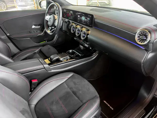 Mercedes-Benz CLA 250 2021 - 27990 EUR, 93979 km - AUTO.MOTO.pt - 93979km - foto 22 de 25