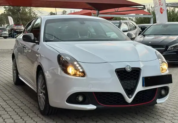 Alfa Romeo Giulietta 2016 - 13950 EUR, 139000 km - AUTO.MOTO.pt - 139000km - foto 2 de 18